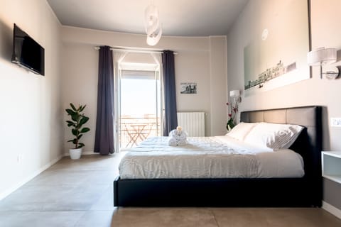 Deluxe Double Room, 1 Queen Bed, Balcony, Partial Ocean View | Frette Italian sheets, premium bedding, down comforters, pillowtop beds