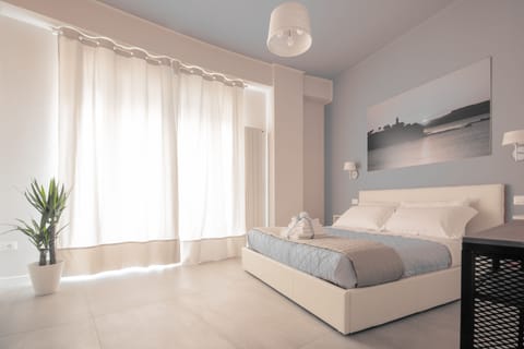 Deluxe Double Room, 1 Queen Bed, Balcony, Partial Ocean View | Frette Italian sheets, premium bedding, down comforters, pillowtop beds