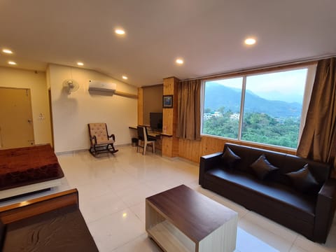 Executive Double Room, 1 King Bed, Hill View | In-room safe, desk, laptop workspace, soundproofing