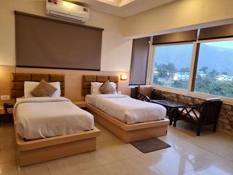 Superior Double Room, 1 Double Bed, Accessible | In-room safe, desk, laptop workspace, soundproofing