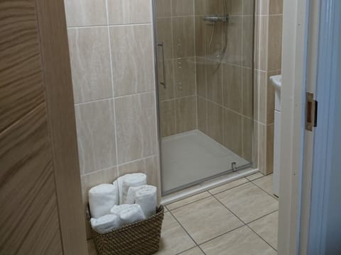 Standard Single Room, Ensuite | Bathroom