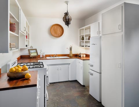 Standard Suite, 1 Queen Bed, Mountain View | Private kitchen | Fridge, coffee/tea maker