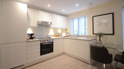 Luxury Apartment, 1 Double Bed, City View | Private kitchen | Full-size fridge, microwave, oven, stovetop