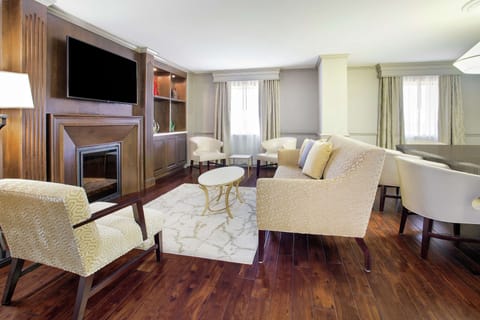 Suite, 1 King Bed | Premium bedding, pillowtop beds, in-room safe, desk