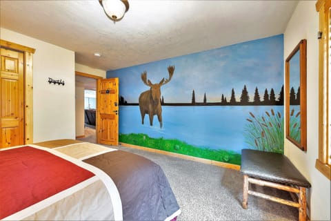 Design Double Room, 1 Queen Bed, Shared Bathroom (Moose) | Individually decorated, individually furnished, iron/ironing board