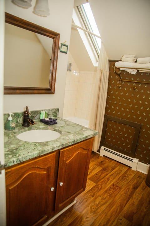 Honeymoon Double Room, 1 King Bed, Balcony | Bathroom | Eco-friendly toiletries, hair dryer, towels
