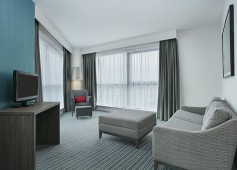 Suite | In-room safe, desk, iron/ironing board, free rollaway beds