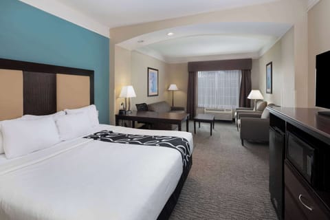Deluxe Room, 1 King Bed, Non Smoking | Premium bedding, pillowtop beds, desk, iron/ironing board