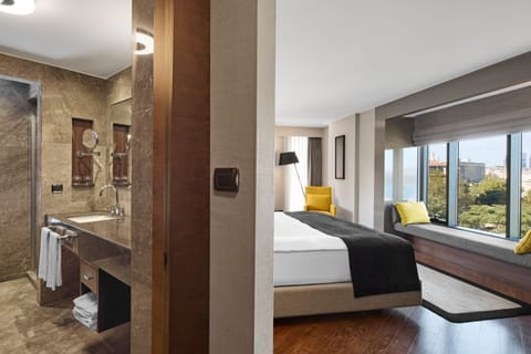 Junior Suite, 2 Twin Beds (Bosphorus) | Premium bedding, down comforters, Tempur-Pedic beds, minibar