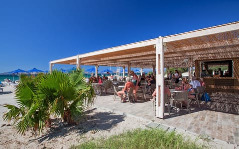 3 bars/lounges, poolside bar, beach bar