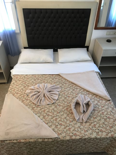 Double Room, Balcony | Desk, iron/ironing board, free WiFi