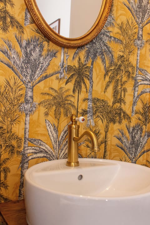 Economy Double Room - Easy Stay | Bathroom | Free toiletries, hair dryer, towels