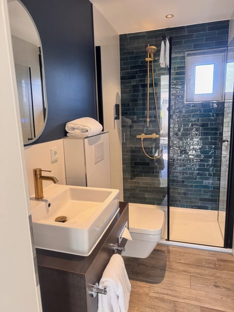 Comfort Single Room | In-room safe, desk, laptop workspace, blackout drapes