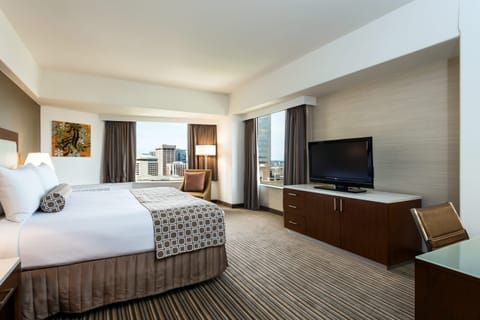 Premium Room, 1 King Bed, View (Space Needle View) | Hypo-allergenic bedding, in-room safe, desk, laptop workspace