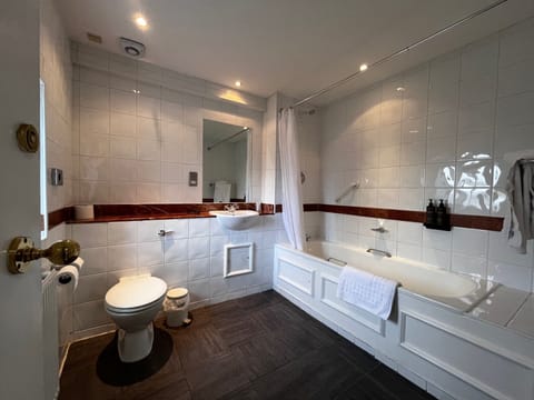 Premier Double Room | Bathroom | Hair dryer, towels