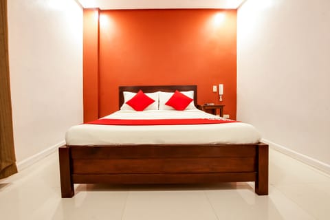 Standard Double Room | Desk, free WiFi, bed sheets