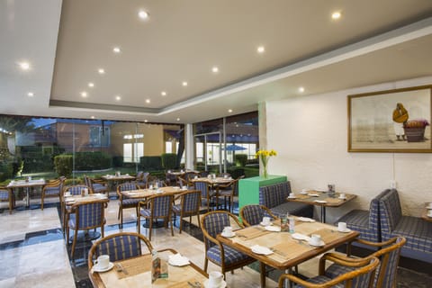 Daily buffet breakfast (MXN 189 per person)