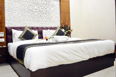 Club Room | Premium bedding, minibar, desk, soundproofing