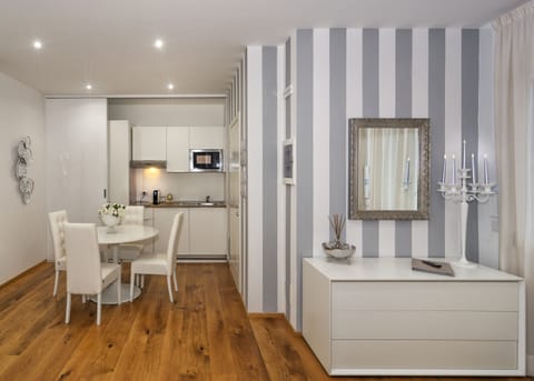 Studio | Private kitchen | Fridge, microwave, stovetop, coffee/tea maker