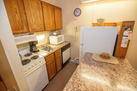 Apartment, 1 Bedroom | Private kitchen | Full-size fridge, microwave, stovetop, dishwasher