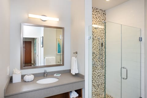 Standard Studio Suite, 1 King Bed, Ocean View, Mezzanine | Bathroom | Combined shower/tub, free toiletries, hair dryer, towels