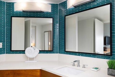 Standard Room, 1 King Bed, Oceanfront | Bathroom | Combined shower/tub, free toiletries, hair dryer, towels
