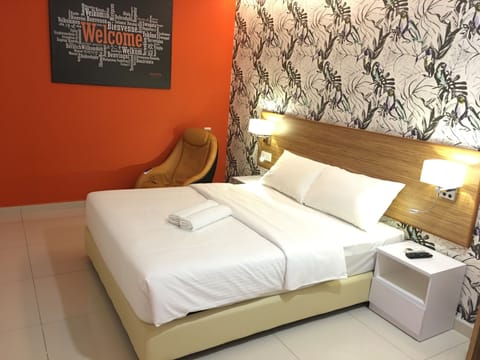Deluxe Room | Desk, iron/ironing board, free WiFi, bed sheets