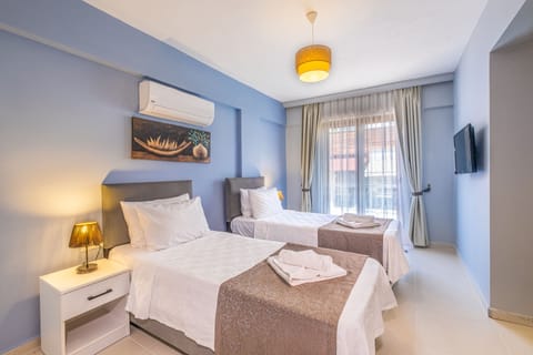 Standard Twin Room | Minibar, desk, free WiFi, bed sheets