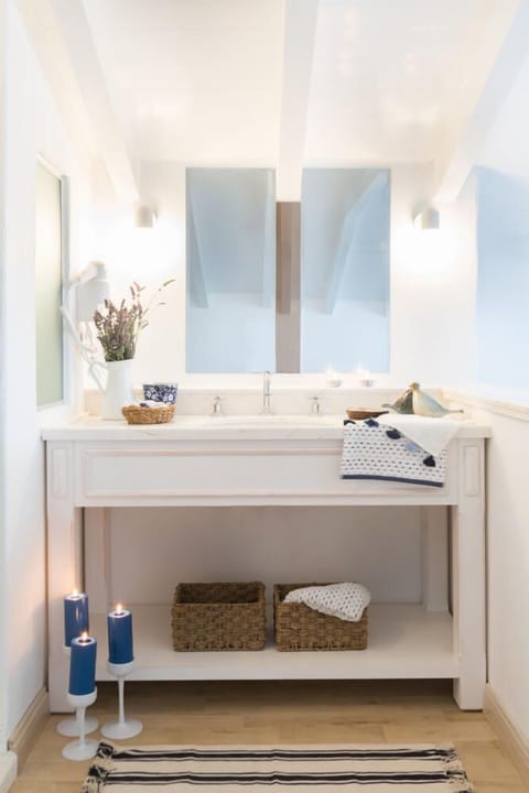 Suite, Jetted Tub (Attic) | Bathroom sink