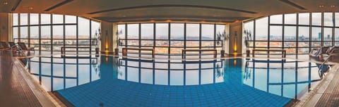 Indoor pool, sun loungers