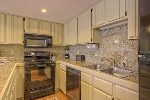 Apartment, 2 Bedrooms | Private kitchen | Full-size fridge, microwave, oven, stovetop