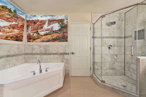 Suite, 1 Bedroom, Non Smoking (1 Kinged) | Bathroom | Combined shower/tub, free toiletries, hair dryer, towels
