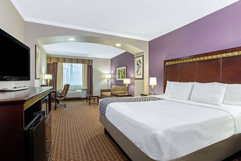 Deluxe Room, 1 King Bed, Non Smoking | Premium bedding, desk, blackout drapes, iron/ironing board