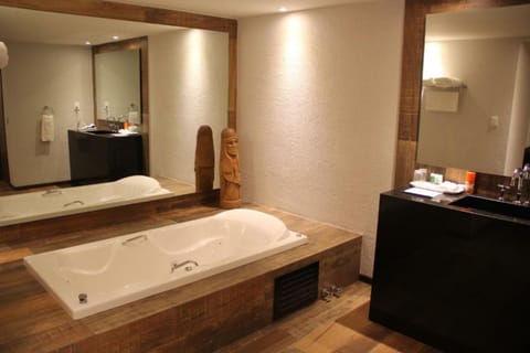 Private spa tub