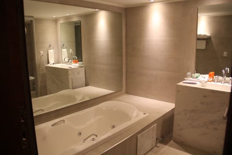 Executive Room | Jetted tub