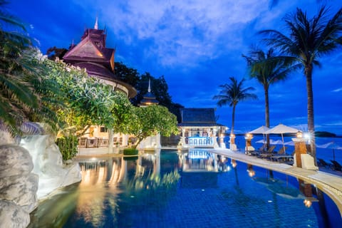 Poolside bar