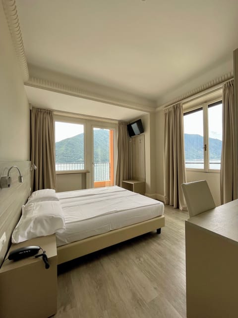 Double Room, Balcony, Lake View | Down comforters, in-room safe, individually decorated, desk