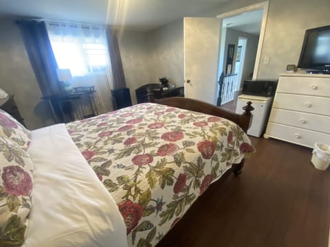 Deluxe Double Room, 2 Queen Beds | Individually decorated, desk, free WiFi