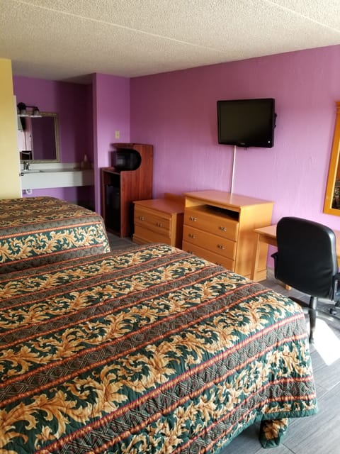 Classic Room, 2 Double Beds, Smoking | Free WiFi, bed sheets