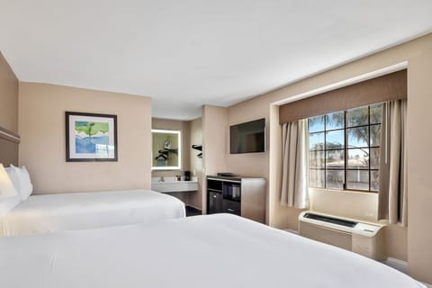 Standard Double Room, 2 Double Beds | Desk, iron/ironing board, free WiFi