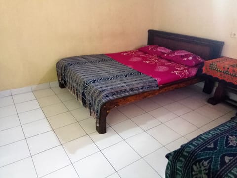 Double Room | Desk, free WiFi, bed sheets