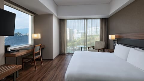 Room, 1 King Bed, City View (Corner) | In-room safe, desk, laptop workspace, soundproofing