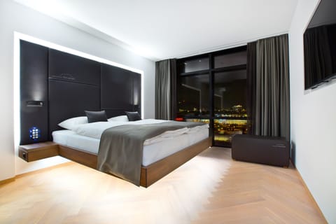 Deluxe Double Room, City View | Hypo-allergenic bedding, minibar, in-room safe, desk