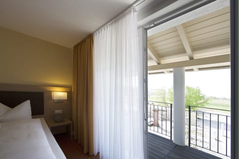 Standard Double Room | In-room safe, desk, soundproofing, free WiFi