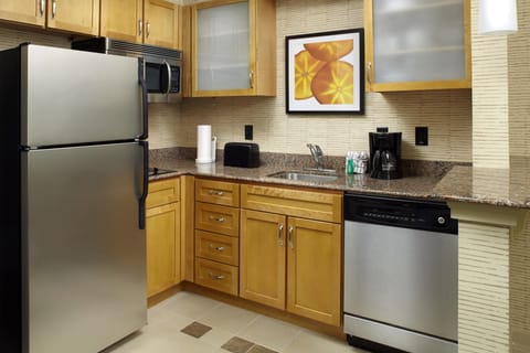 Full-size fridge, microwave, stovetop, dishwasher