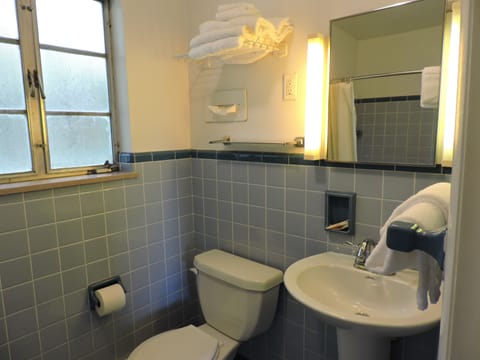 Standard Room, Multiple Beds | Bathroom | Free toiletries, hair dryer, towels