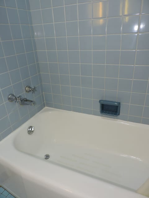 Standard Room, 2 Double Beds | Bathroom | Free toiletries, hair dryer, towels