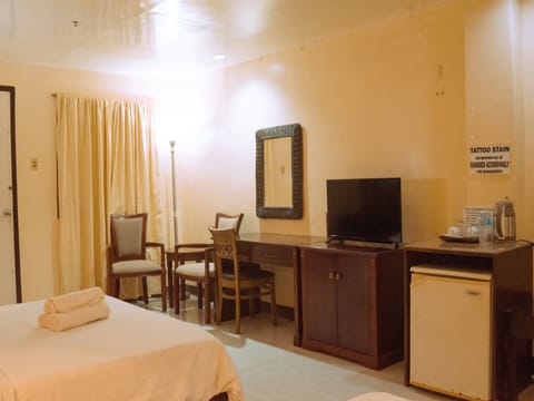 Standard Room | Desk, blackout drapes, rollaway beds, bed sheets