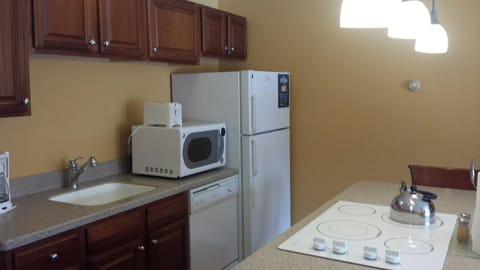 Suite, 1 Bedroom | Private kitchen | Fridge, microwave