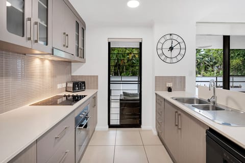 Standard Apartment, 3 Bedrooms | Private kitchen | Fridge, electric kettle